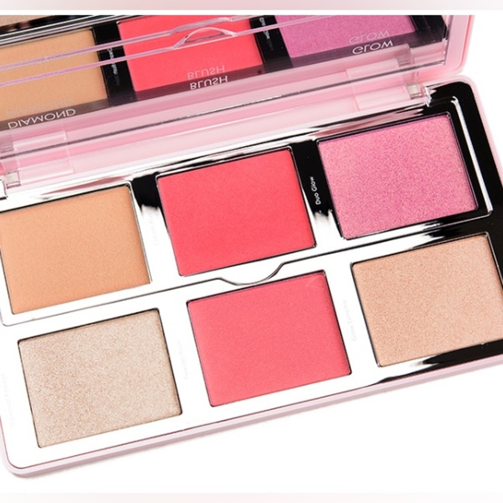 Natasha Denona blush and highlighter palette​